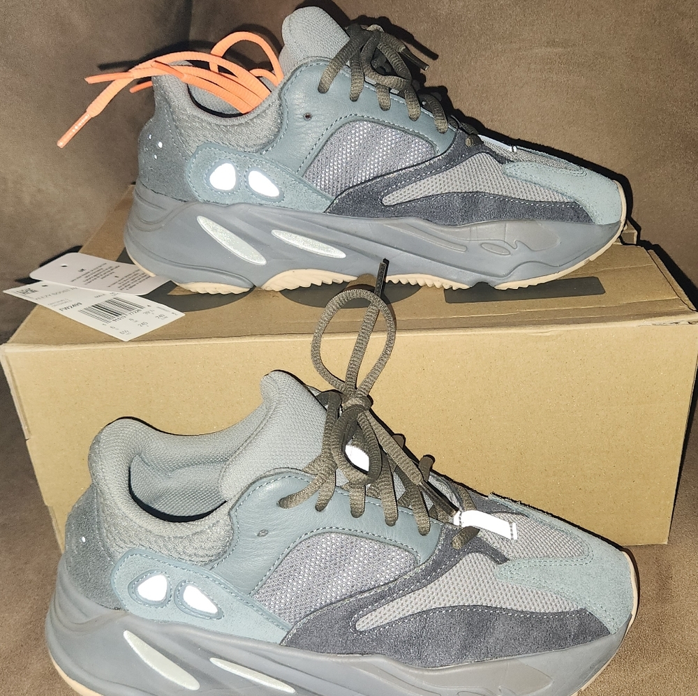 Yeezy Boost 700 Teal Blue sz 6.5 *Orange Laces* - Picture 12 of 12